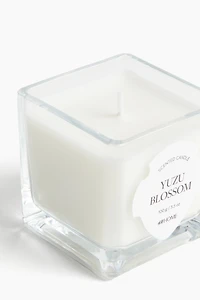 Petite bougie parfumée dans un pot en verre