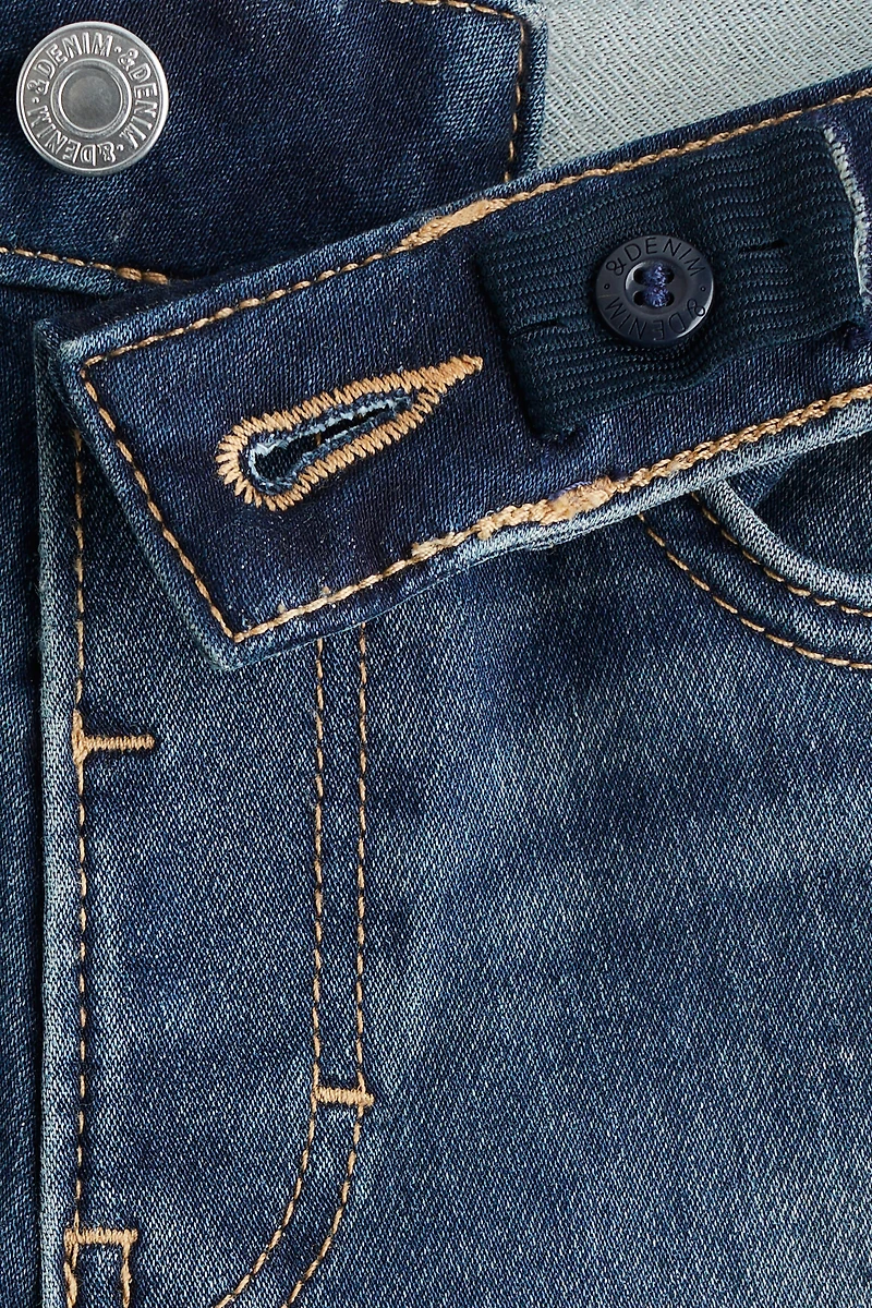 Relaxed Tapered Fit Jeans