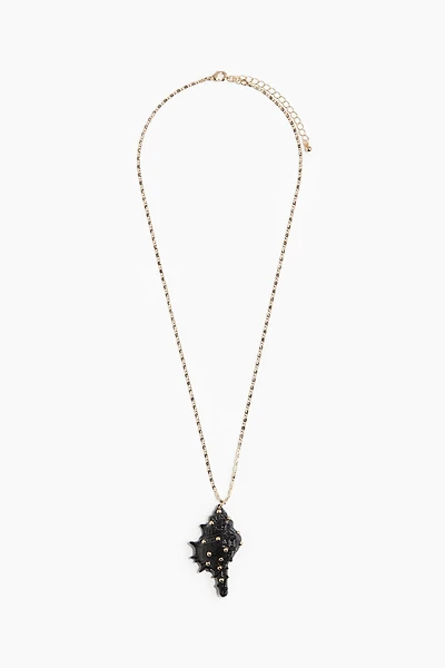 Seashell-Pendant Necklace