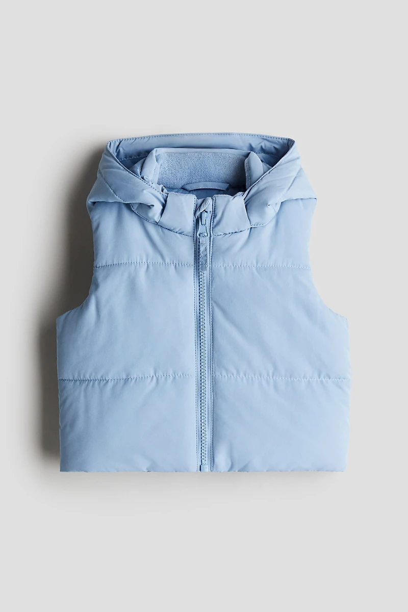 Gilet matelassé sans manches avec capuche