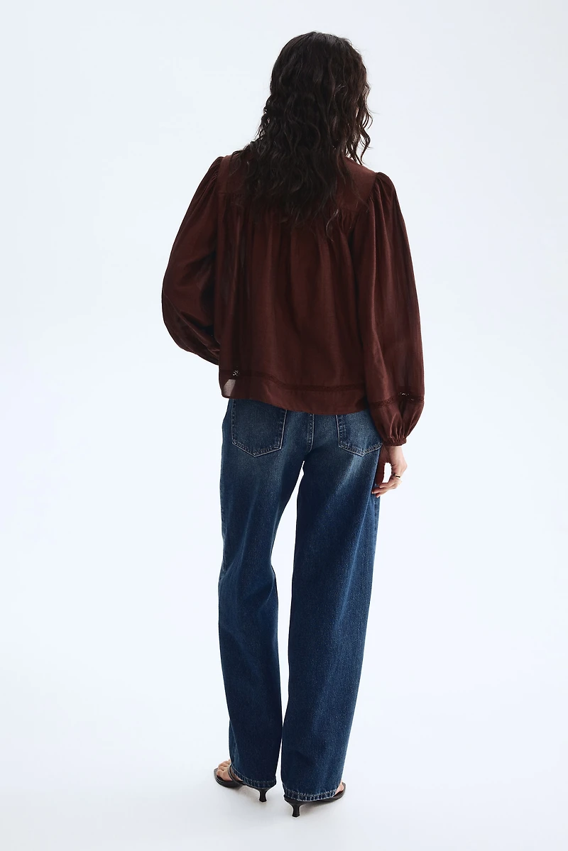 Blouse en viscose mélangée avec dentelle