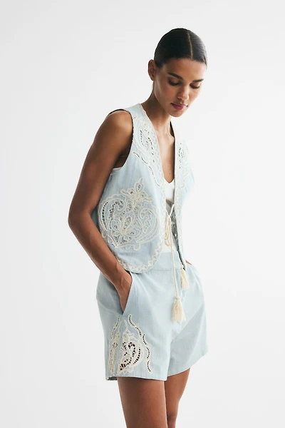 Short en lin mélangé avec broderie anglaise