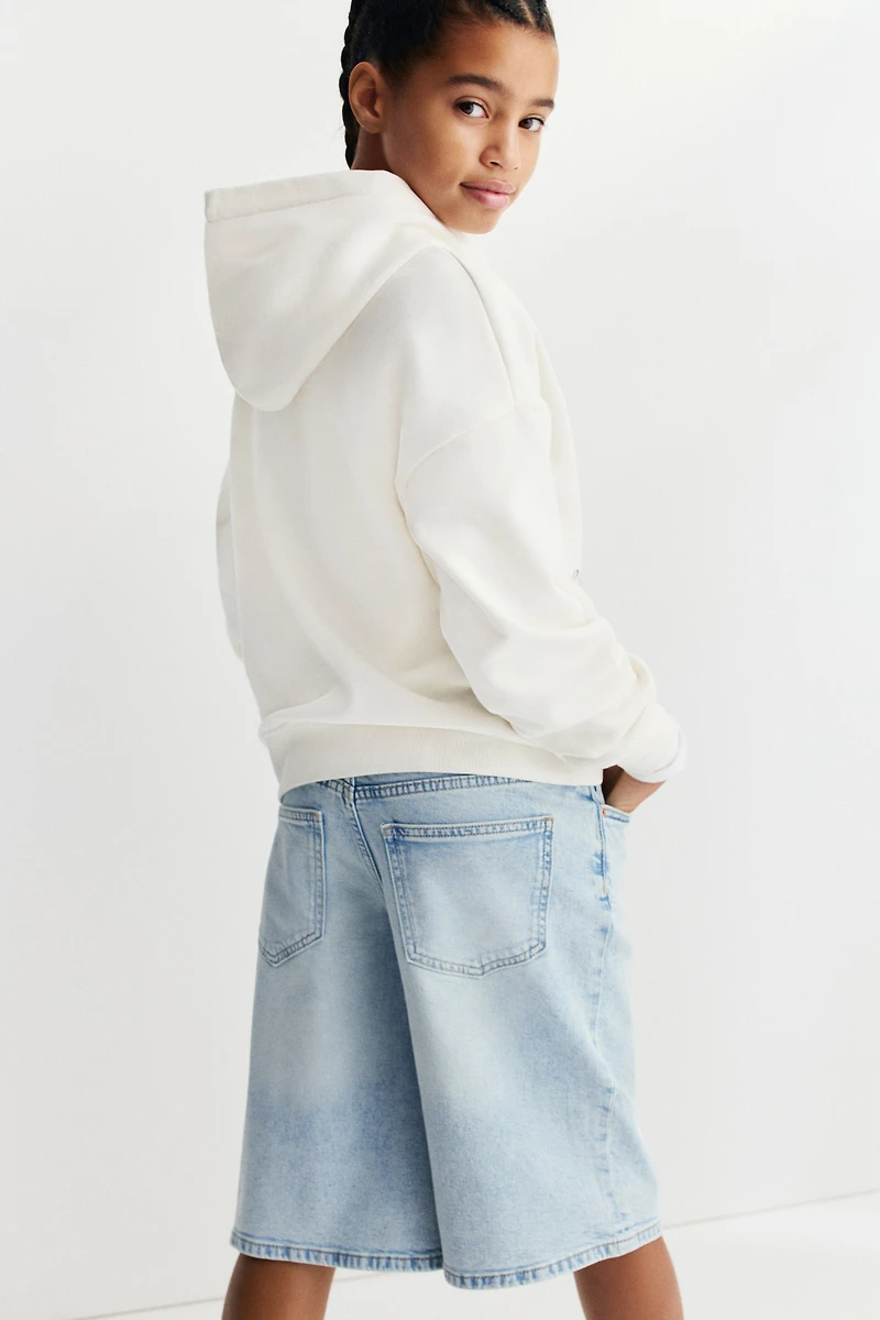 Short taille basse en denim aux jambes larges