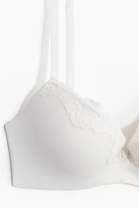Soutien-gorge pigeonnant en microfibre et dentelle