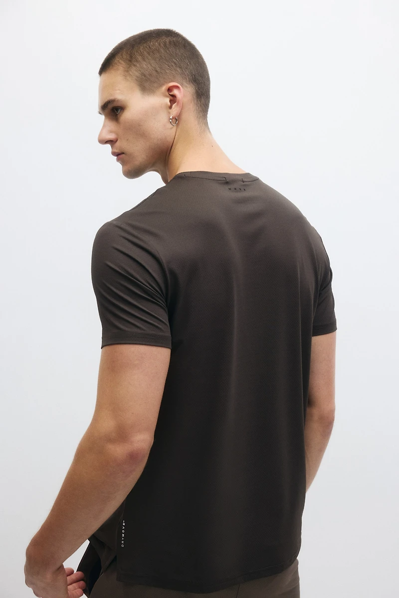 T-shirt sport épousant les muscles en DryMove🅪