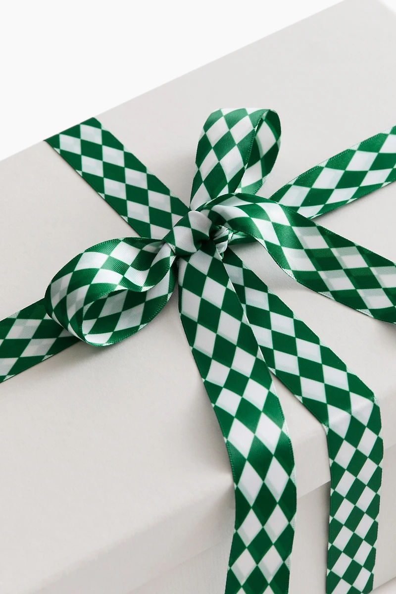 Diamond-Patterned Ribbon