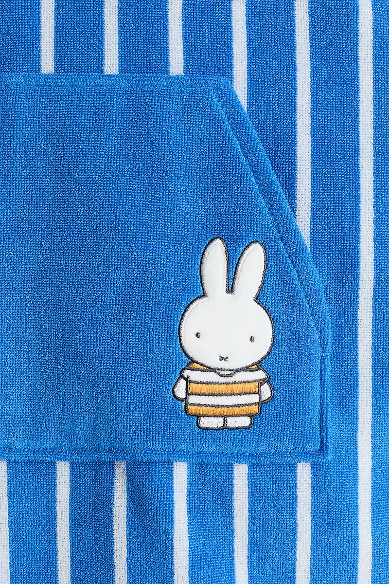 Cape-Style Towel with Appliqué