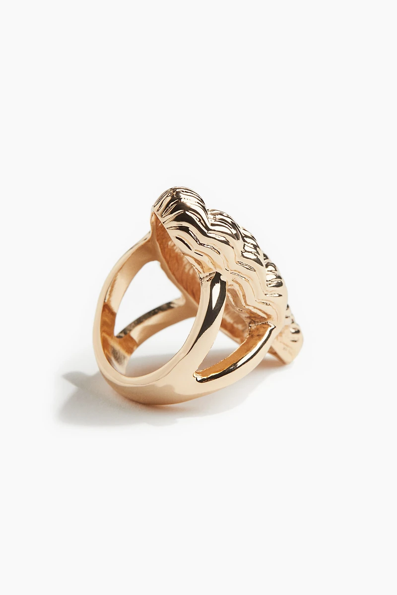 Seashell-Shaped Ring