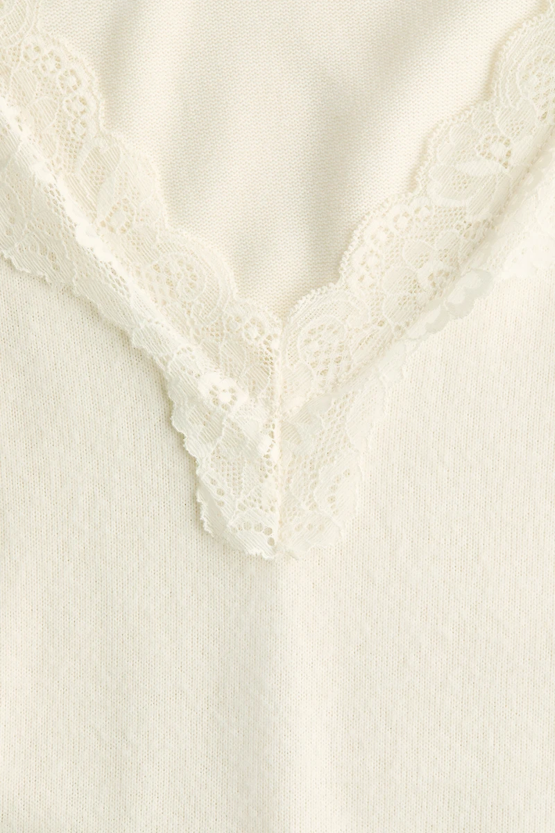 Haut en tricot avec dentelle