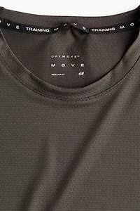 T-shirt sport épousant les muscles en DryMove🅪