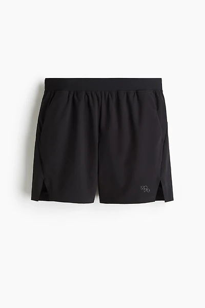 Mid-Length Sports Shorts with DryMove™