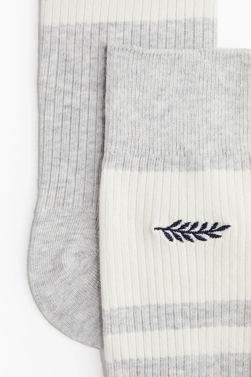 Embroidery-Motif Socks