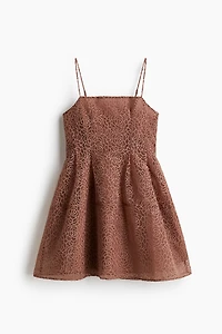 Robe brodée à bretelles fines