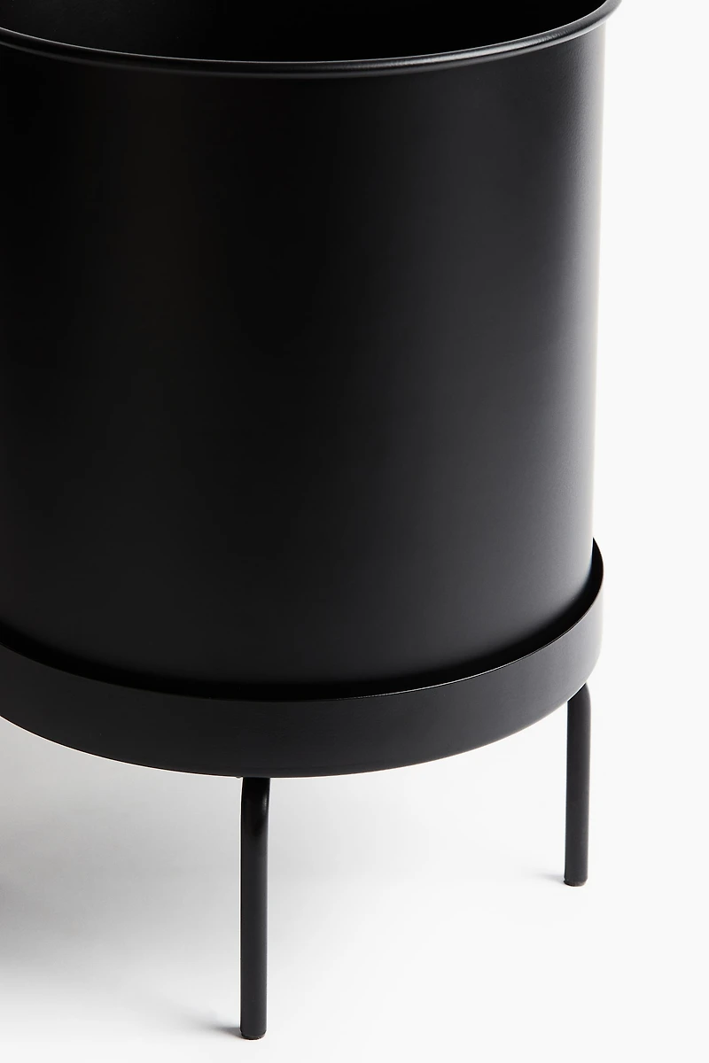 Large Plant Pot on Stand