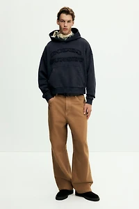 Très grand kangourou à l'aspect délavé