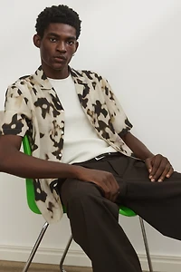 Chemise Regular Fit à motif avec col cubain