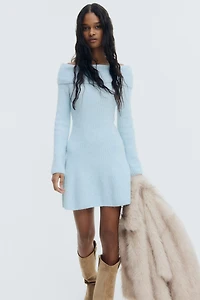 Robe épaules nues en tricot côtelé