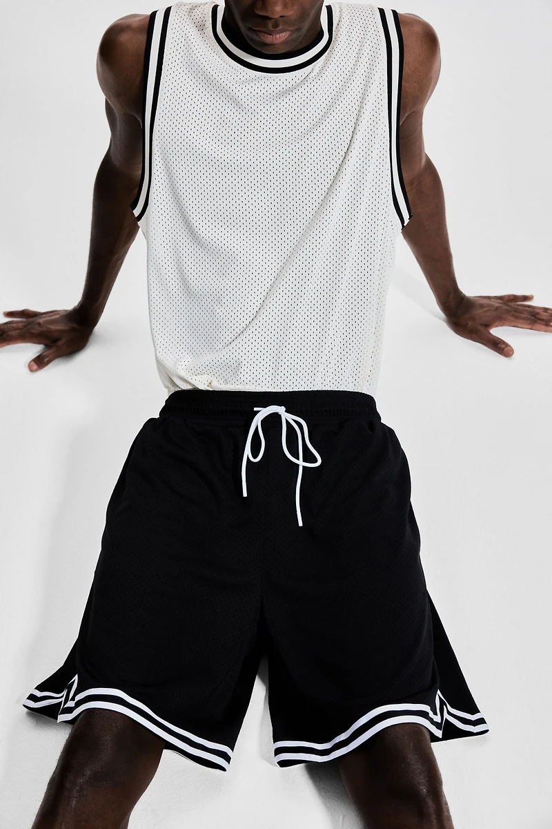 Loose-Fit Basketball Shorts with DryMove™