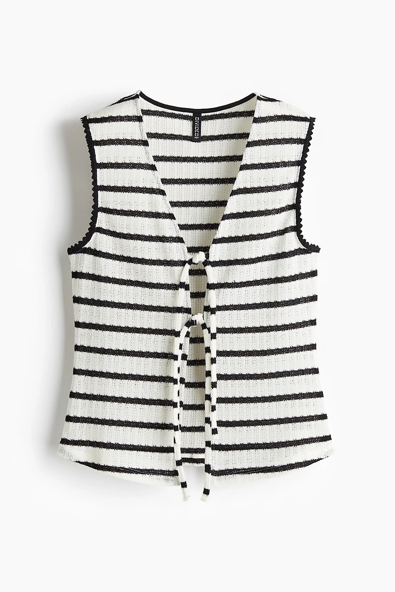 Haut en tricot avec liens à nouer