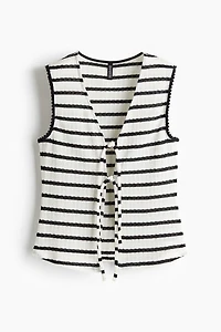 Haut en tricot avec liens à nouer