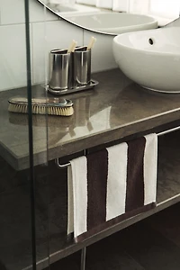 Essuie-mains rayé en coton éponge