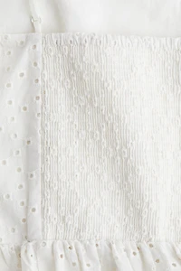 Robe à bretelles fines en broderie anglaise