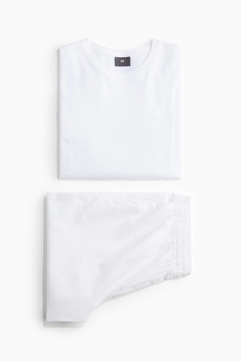 T-shirt et short de pyjama