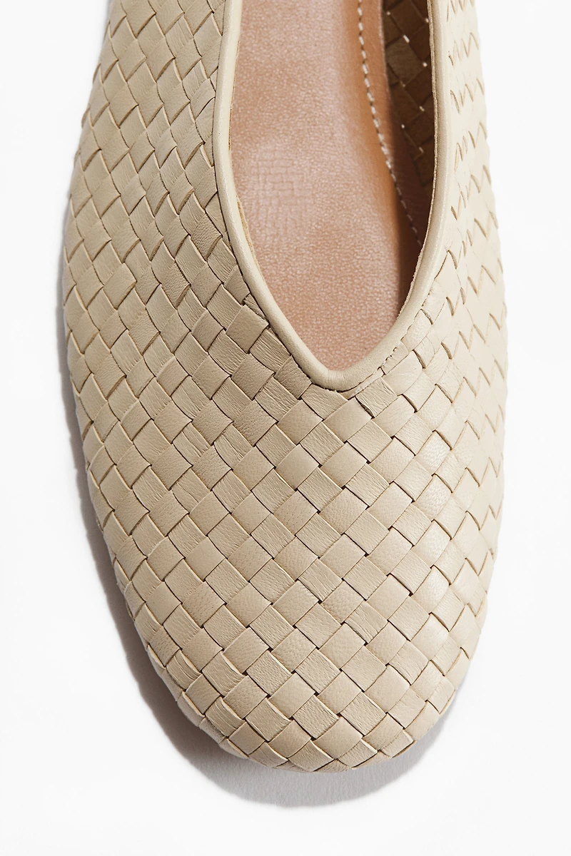 Ballerines en cuir tressé
