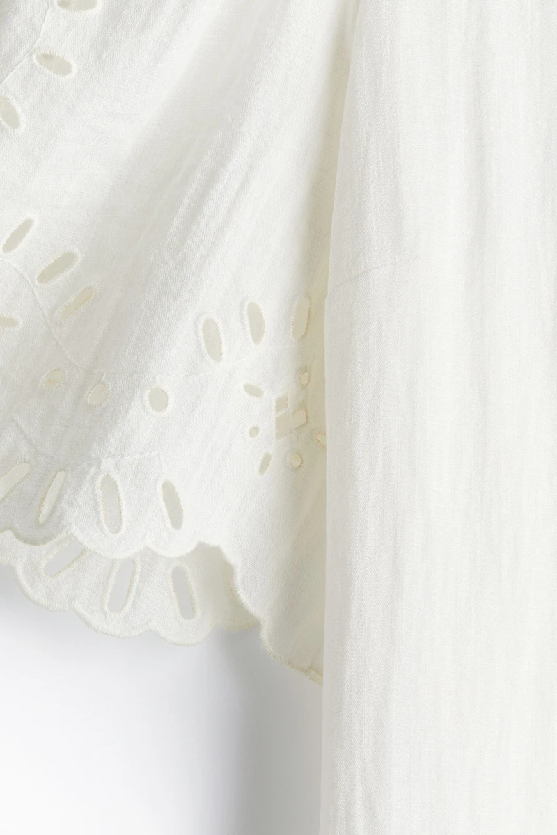 Robe avec broderie anglaise