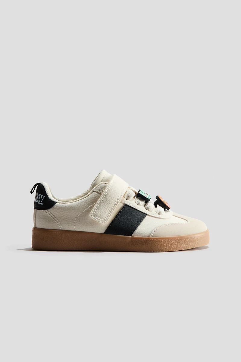 Sneakers with Appliqués