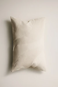 Housse de coussin brodée