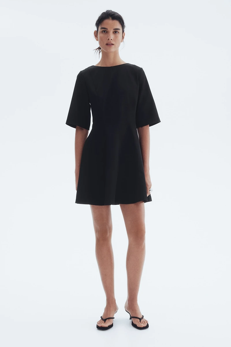 Robe en sergé à taille marquée