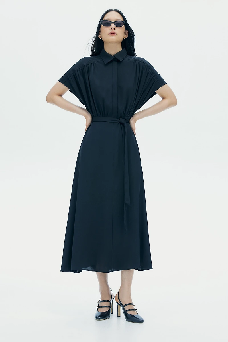 Robe avec ceinture à nouer
