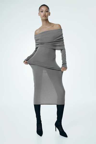 Robe épaules nues avec bord replié
