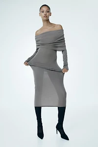 Robe épaules nues avec bord replié