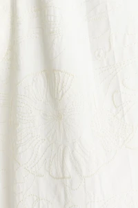 Short brodé coupe décontractée
