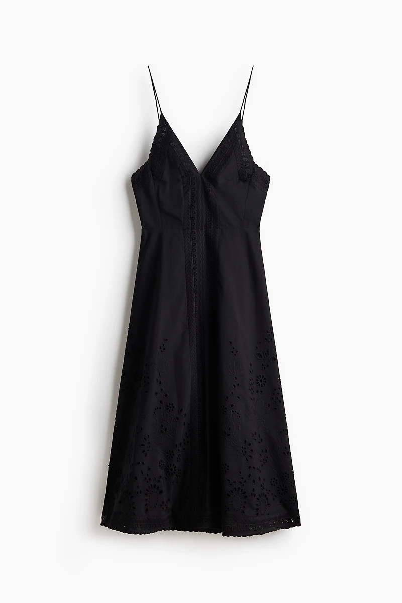 Robe à bretelles fines avec broderie anglaise