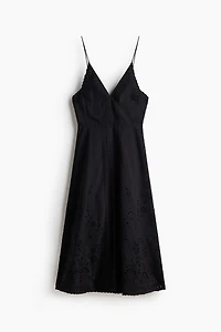 Robe à bretelles fines avec broderie anglaise