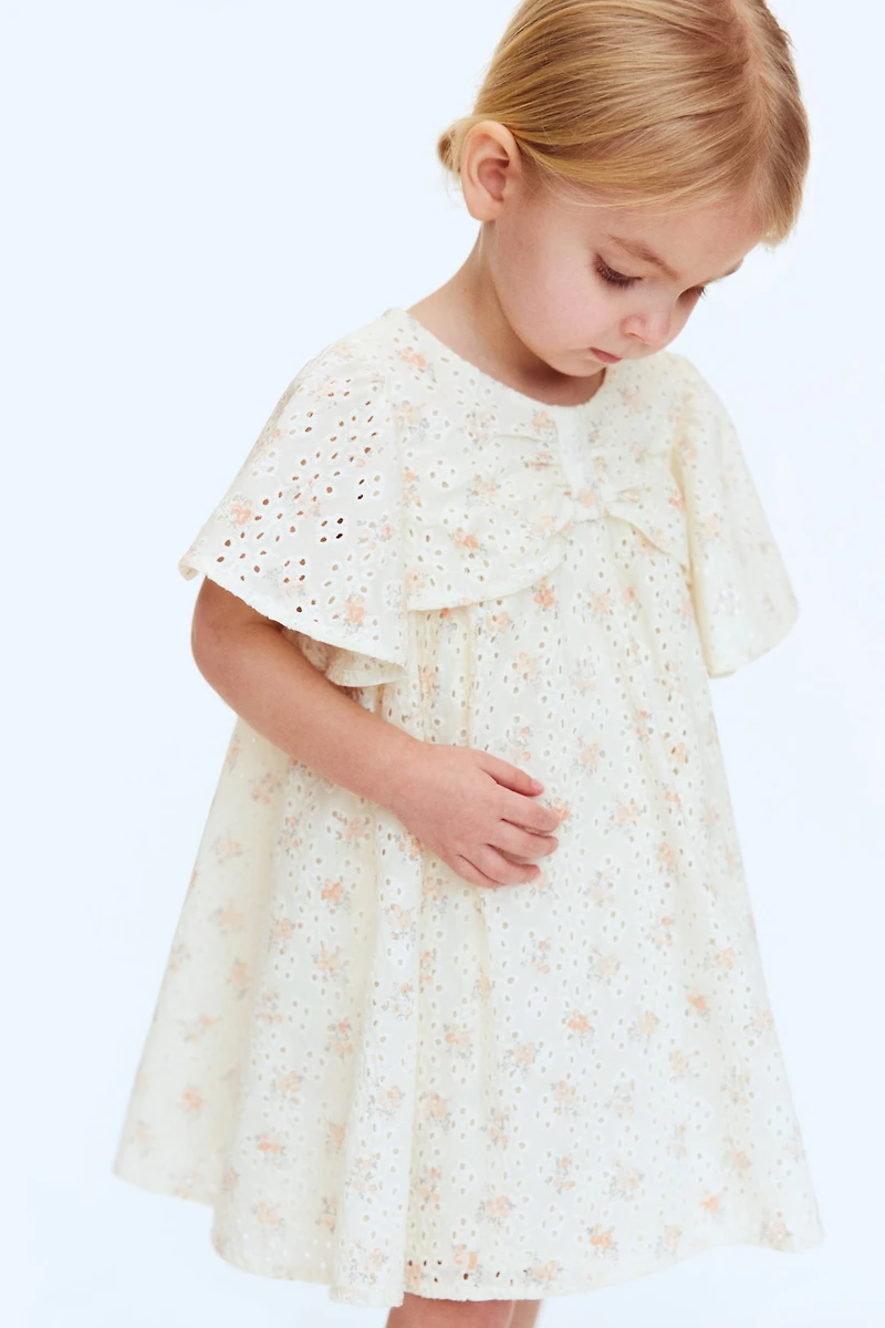 Robe en coton avec broderie anglaise