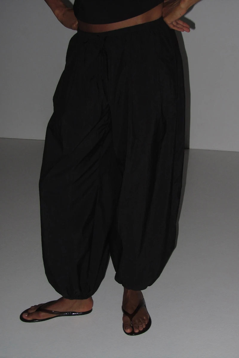 Water-Repellent Balloon-Leg Sports Pants