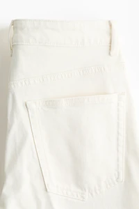 Jean droit près du corps taille haute