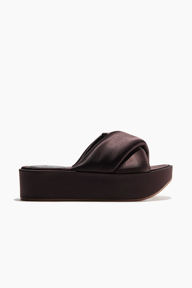 Chunky Flatform Sandals