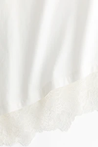 T-shirt asymétrique avec dentelle