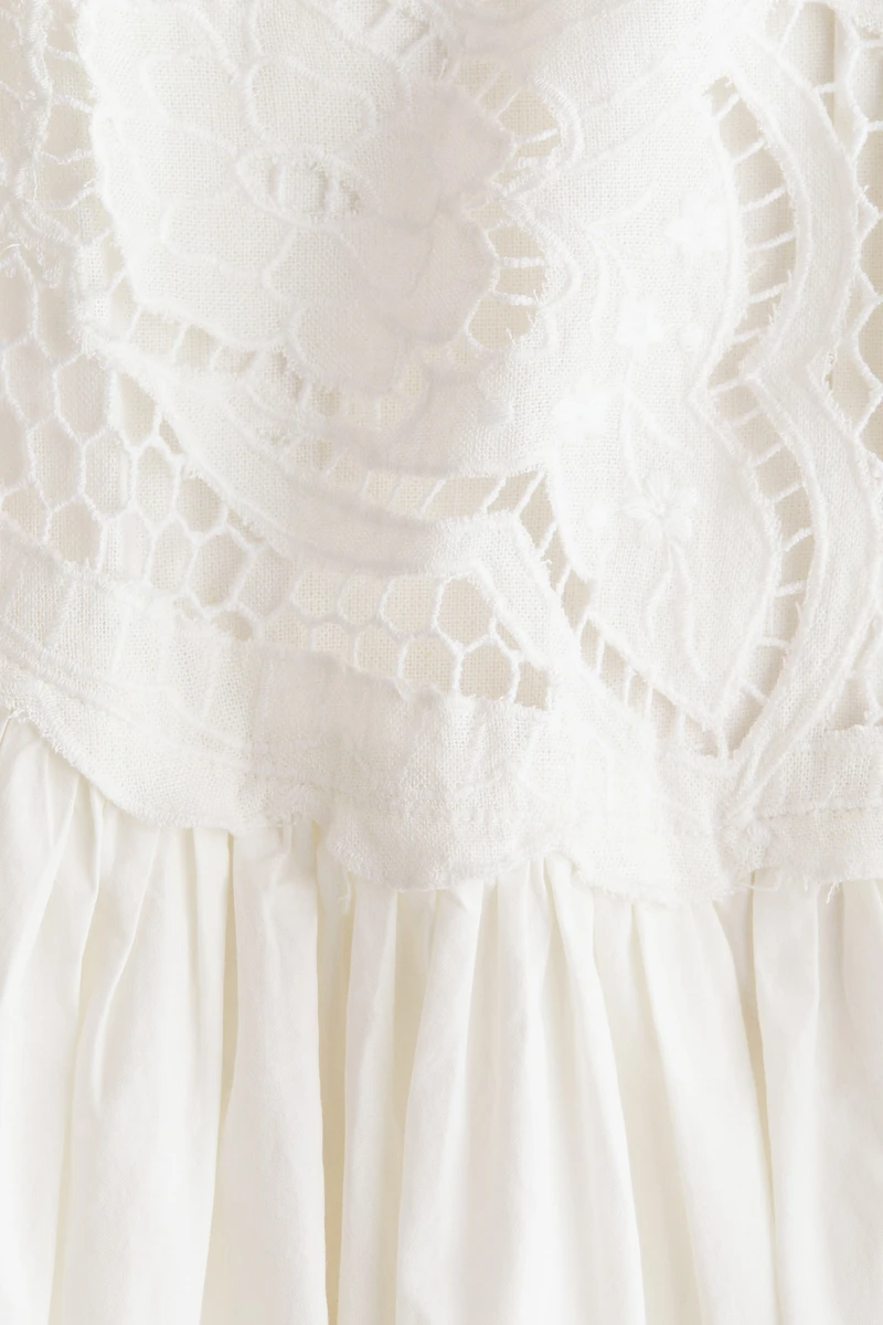 Robe brodée en lin mélangé