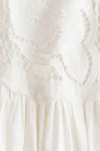 Robe brodée en lin mélangé