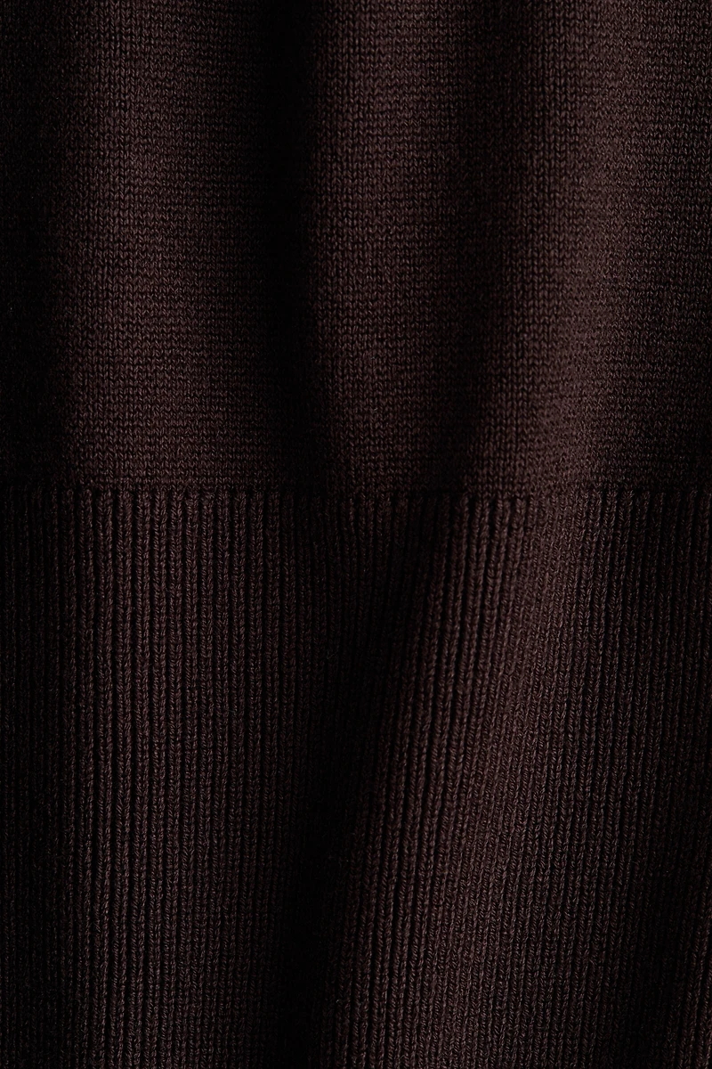 Haut asymétrique en fin tricot