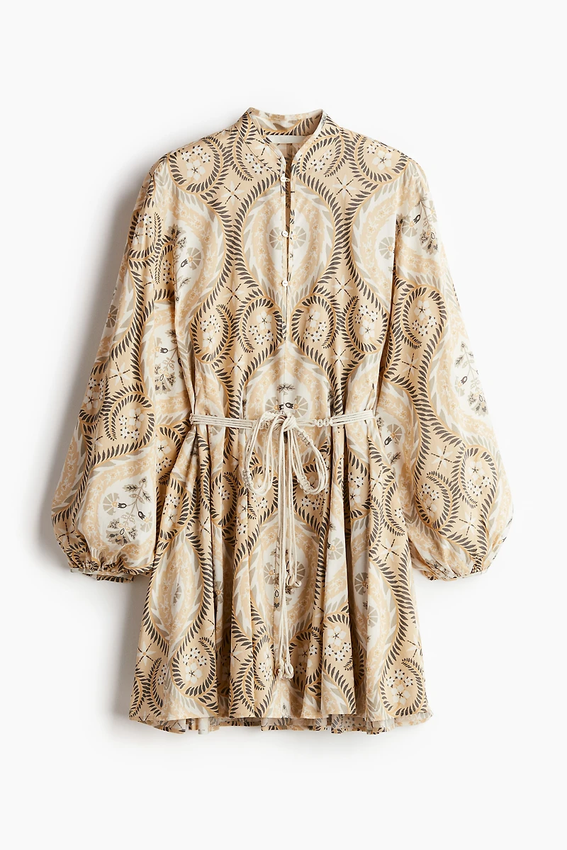 Robe avec ceinture en macramé