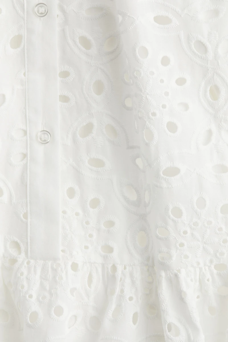 Robe en broderie anglaise