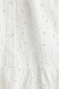 Robe en broderie anglaise