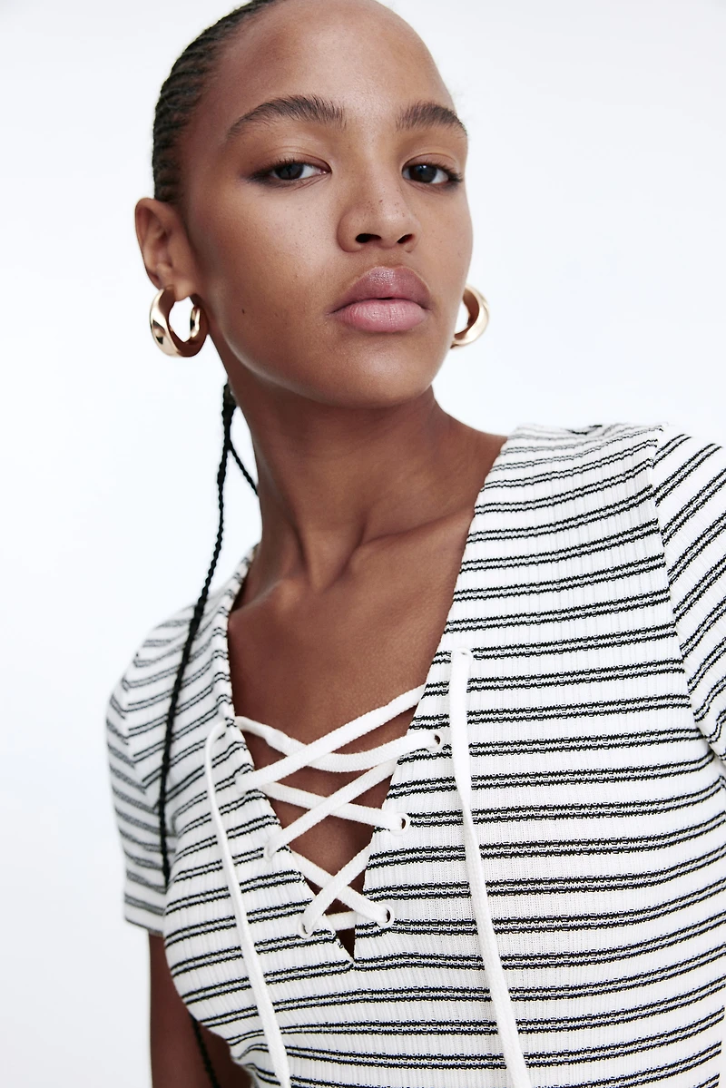 Robe moulante avec laçage